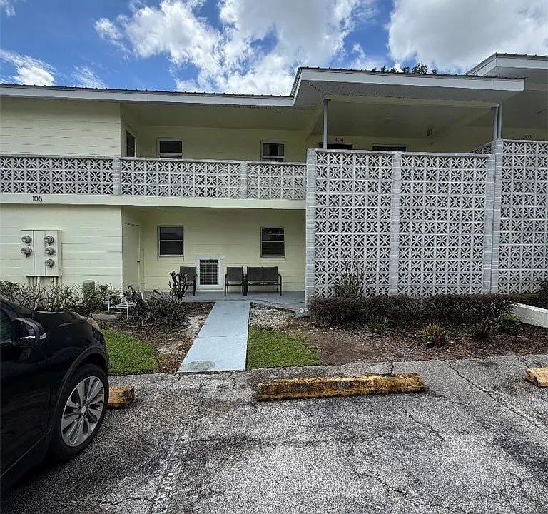 106 E Pleasant St #404