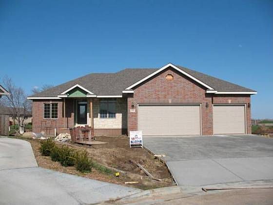 1st image of 201 Greystone Dr