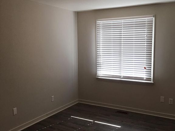5th image of 1051 E 34th St
