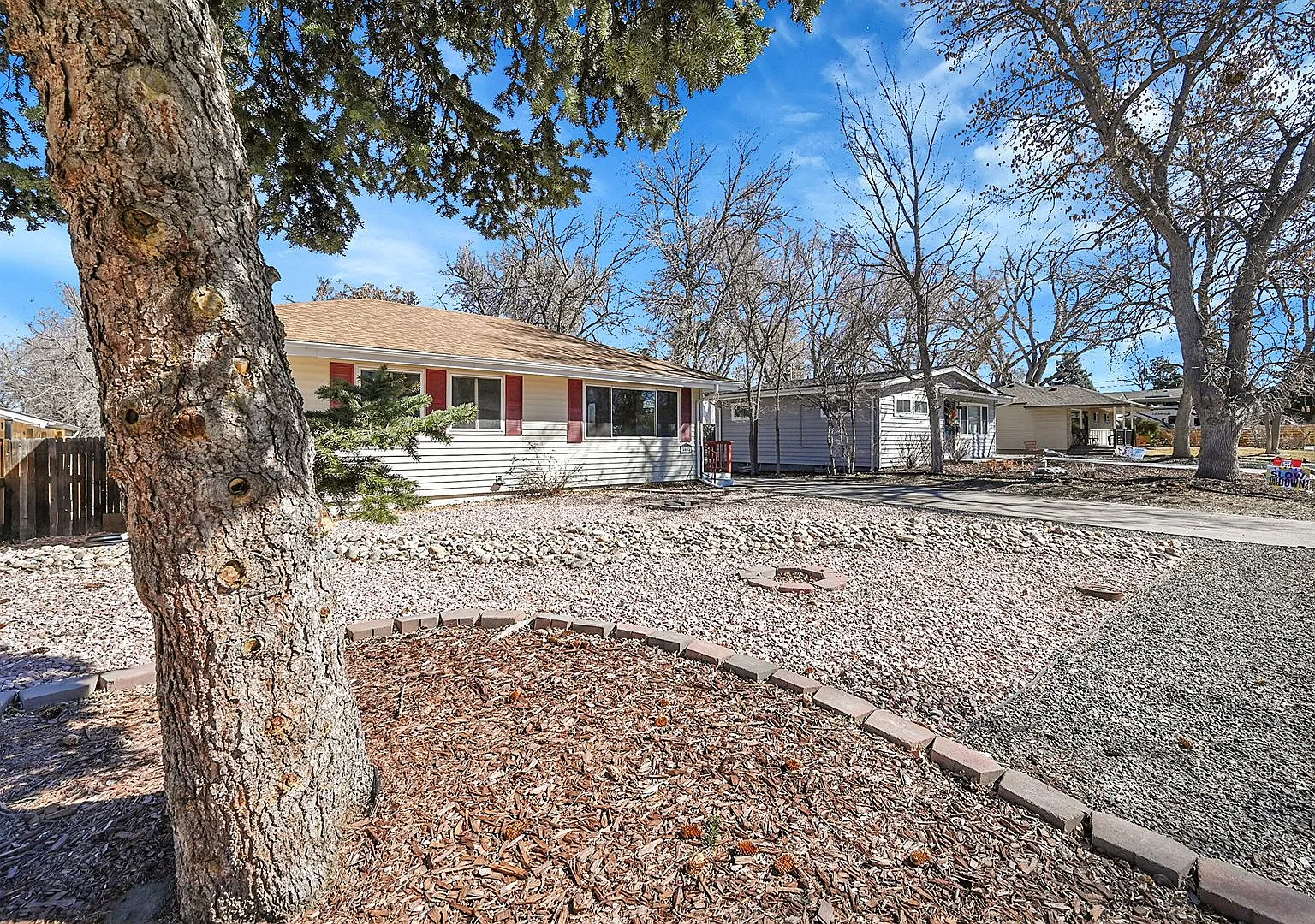5- bedroom, 2 bath home with finished basement and detached garage — Photo 4