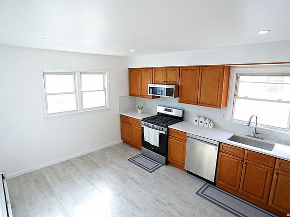 4th image of 262 Mary Lou Ave