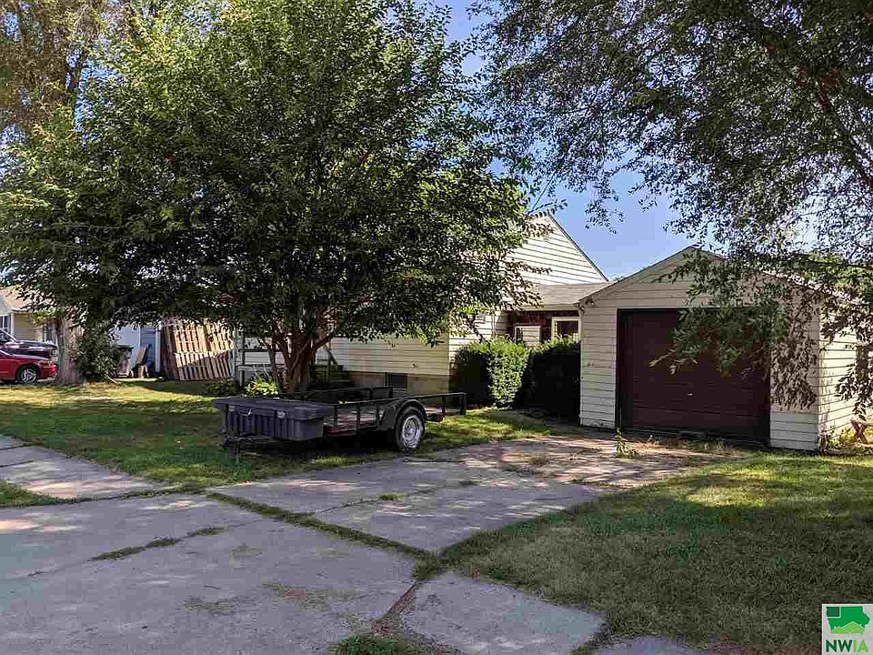 1st image of 1718 Nash St