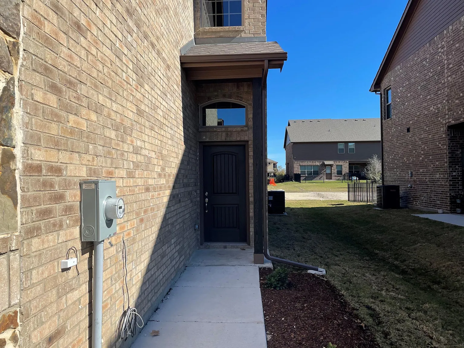 3 bed, 2.5 bath, 1928 sqft, $1,950 — Photo 2