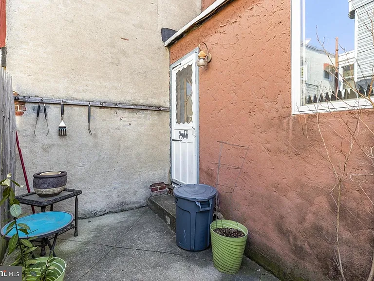2228 Taggert St — Photo 6
