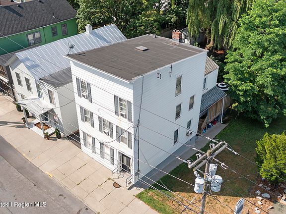 5th image of 823 Warren Street