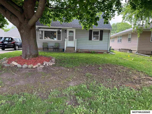 908 S Virginia Ave, Mason City, IA 50401