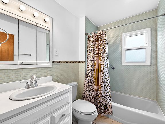 5th image of 28 Livingston Pl