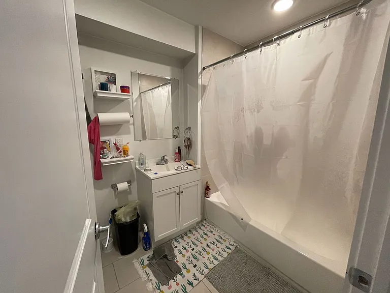 1609 N Sydenham St — Photo 122