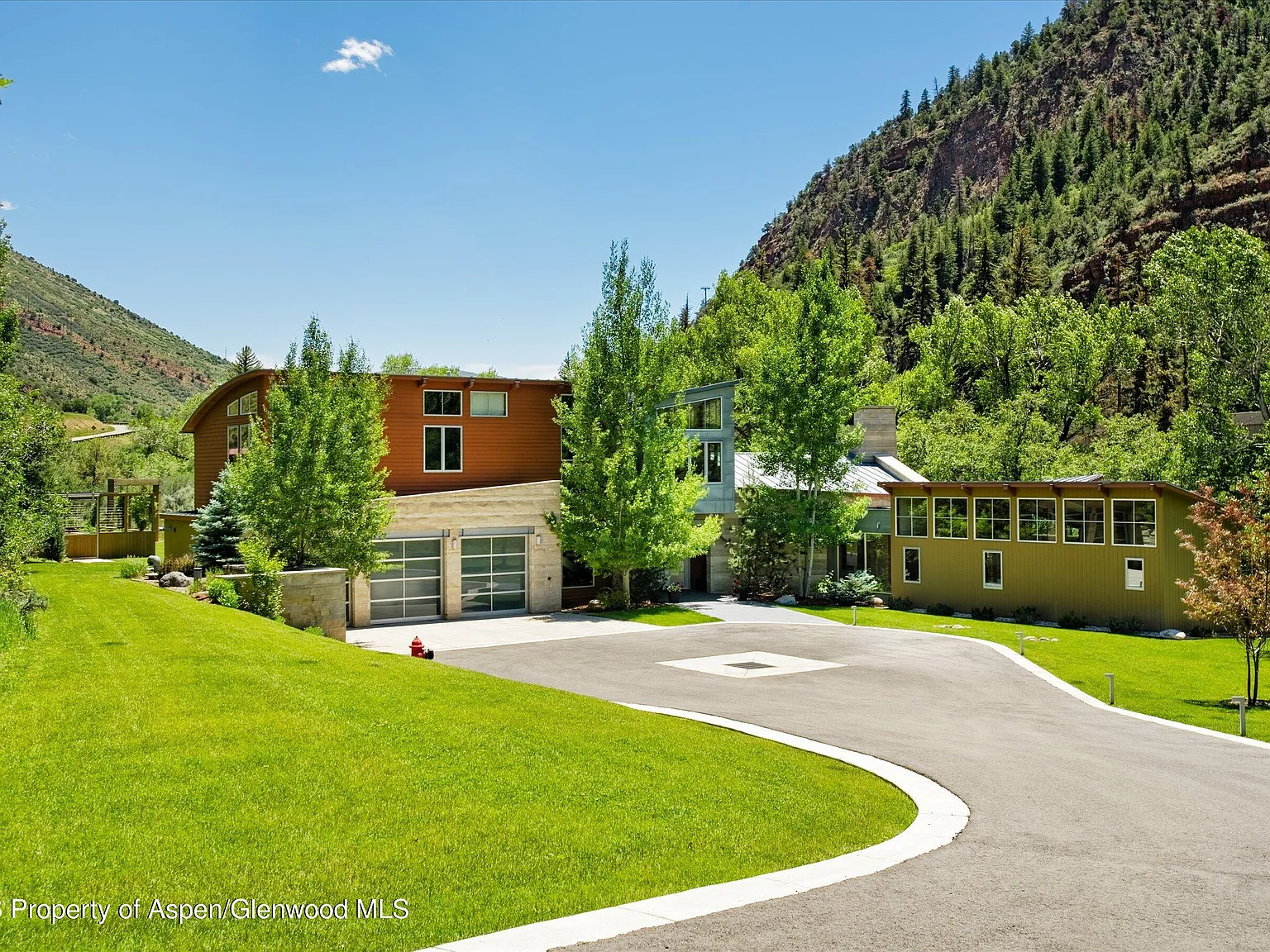 4 bed, 5.5 bath, 5123 sqft, $95,000 — Photo 4