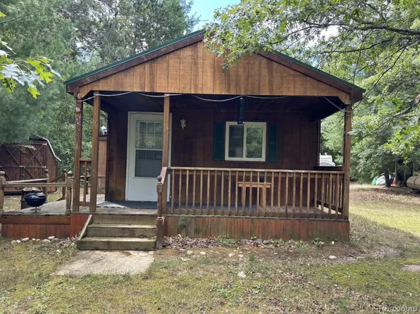 955 Aeronca St, Luzerne, MI 48636