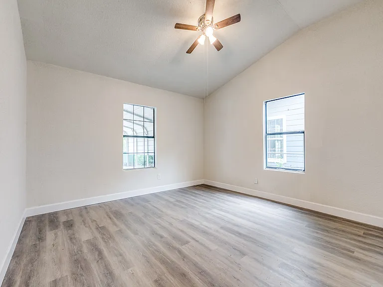 247 E Amber St — Photo 10