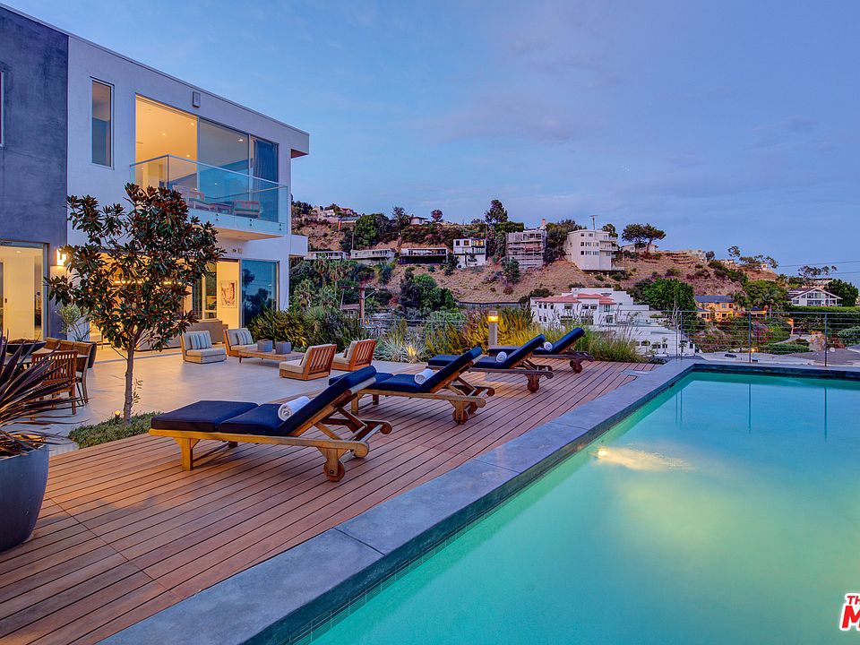 1st image of 8613 Hollywood Blvd #1