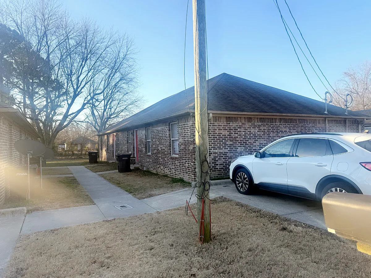 Building Photo - 407 E Allen Ave #2