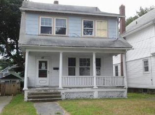 88 School St, New London, CT 06320