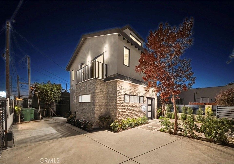 1st image of 2529 Walnut Ave