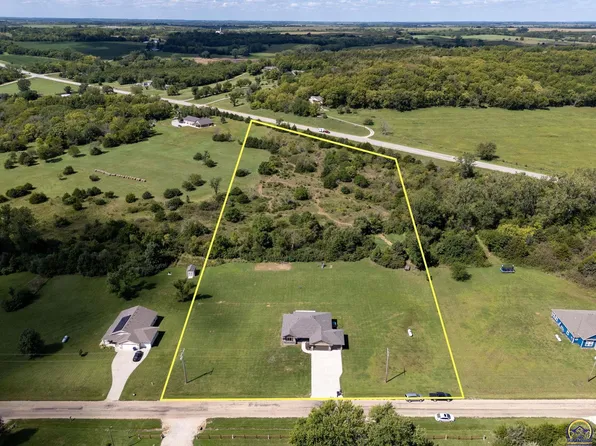 11655 Decatur Rd, Ozawkie, KS 66070