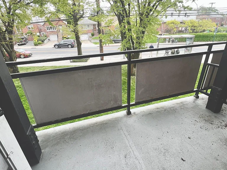 1910 Parsons Blvd #2H — Photo 8