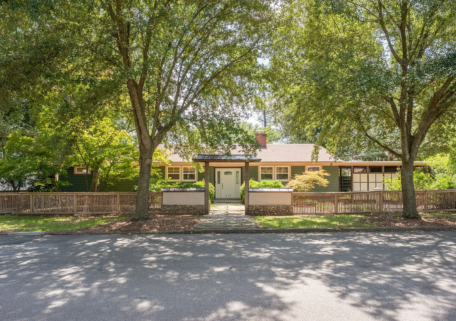 223 Edgefield Ave NW — Photo 1