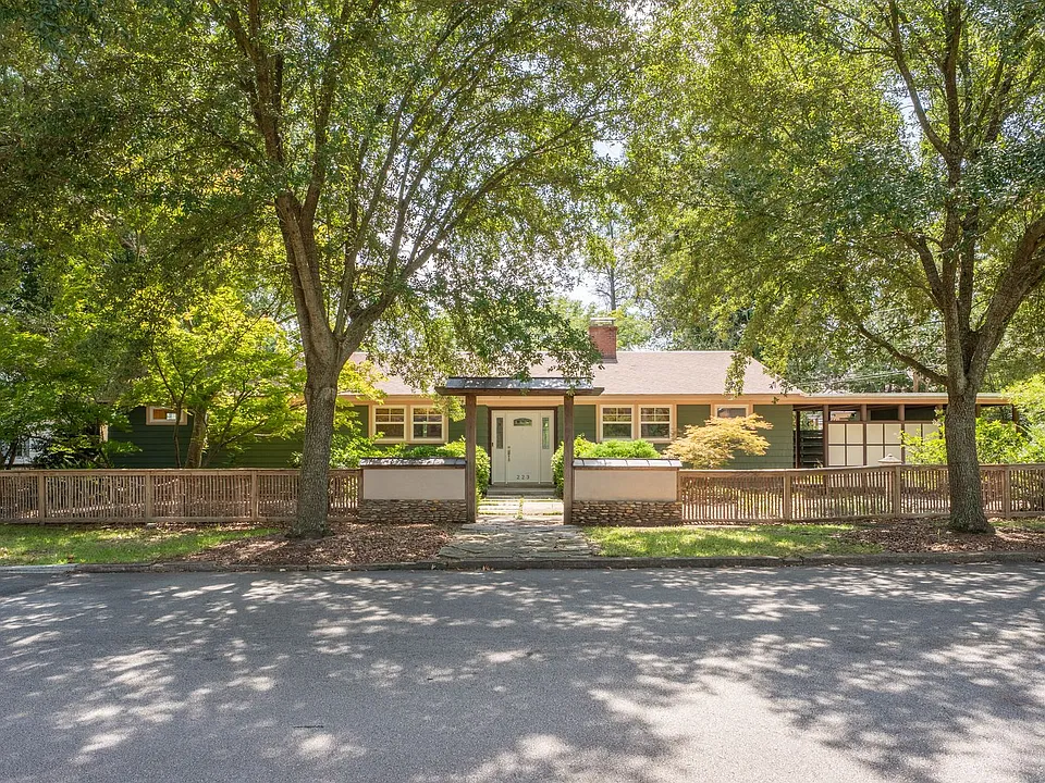 223 Edgefield Ave NW