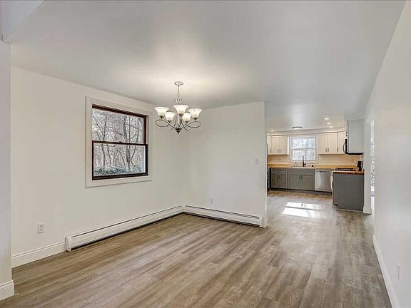 5th image of W238N1010 Sherwood Dr
