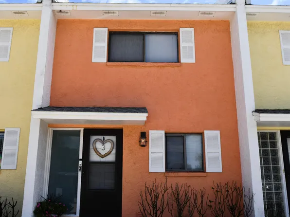 290 N 2nd St APT 3, Cocoa Beach, FL 32931