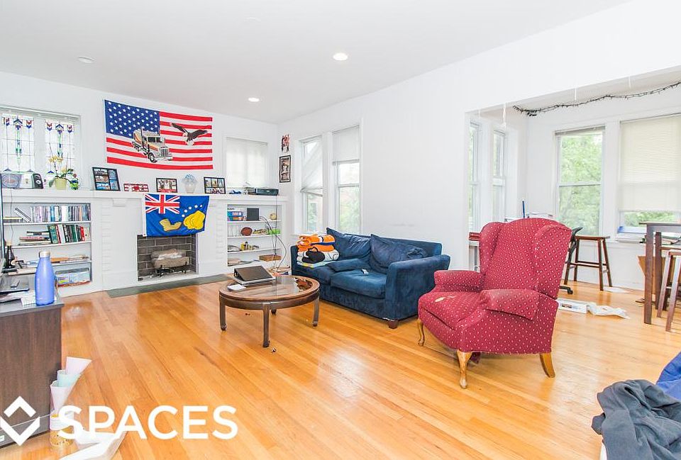 1st image of 3453 N Bosworth Ave APT 2F