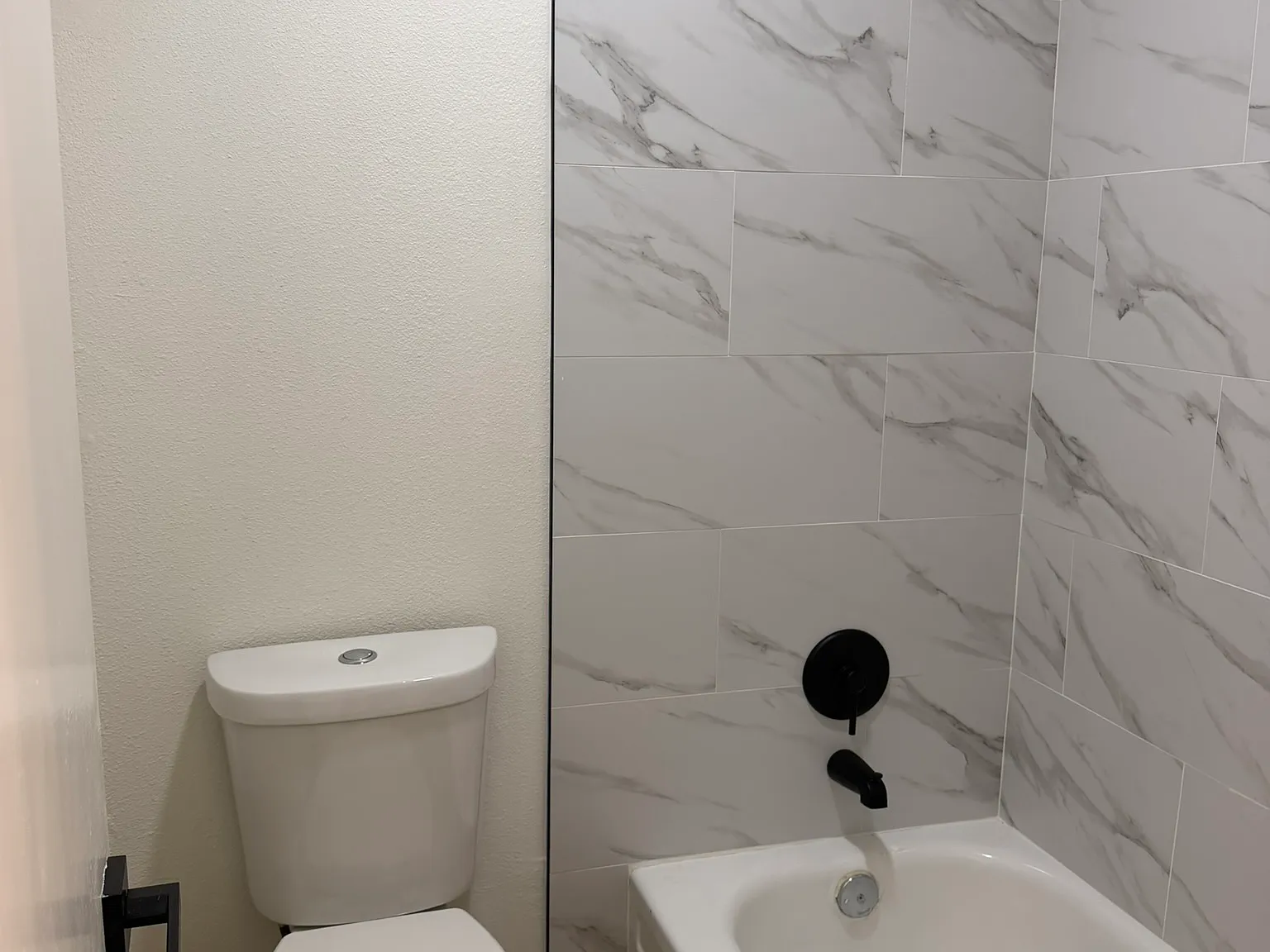 1 bed, 1.5 bath, 1000 sqft, $1,150 — Photo 3