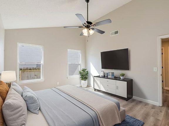 4th image of 2245 Riverway Dr
