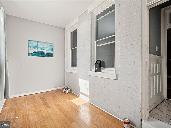 4th image of 809 E Locust Ave