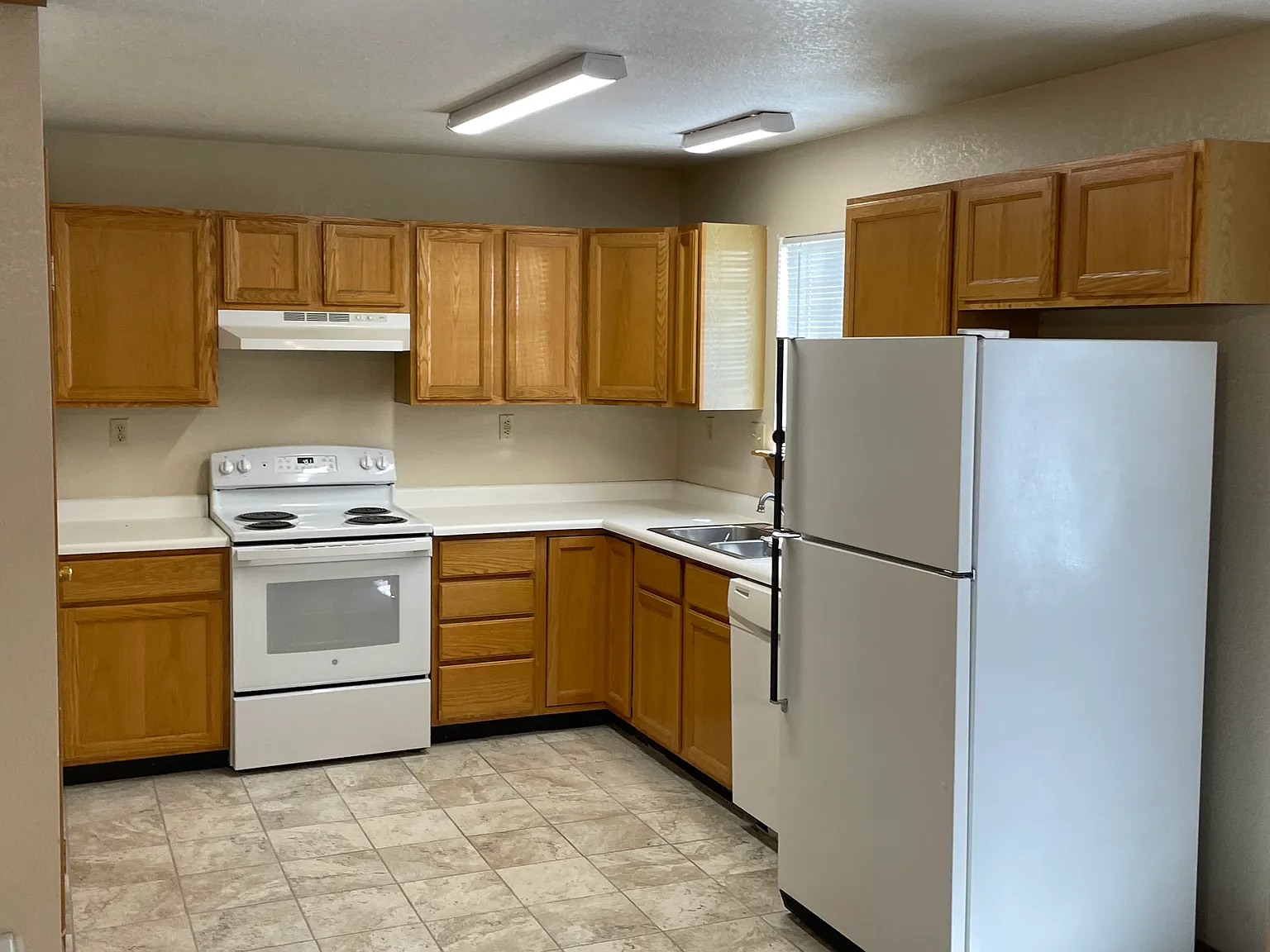 2 bed, 1144 sqft, $1,600 — Photo 2