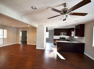 10406 Raritan Dr, Houston, TX 77043