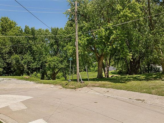 2nd image of 325 A St