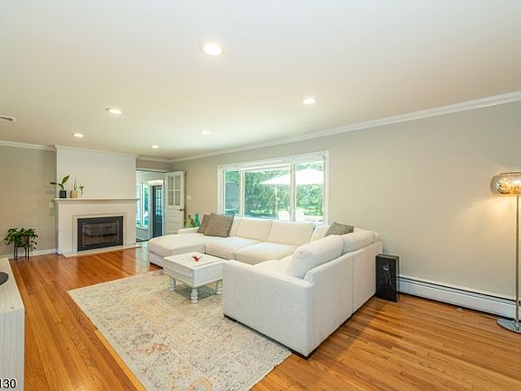 3rd image of 77 Hanover Rd