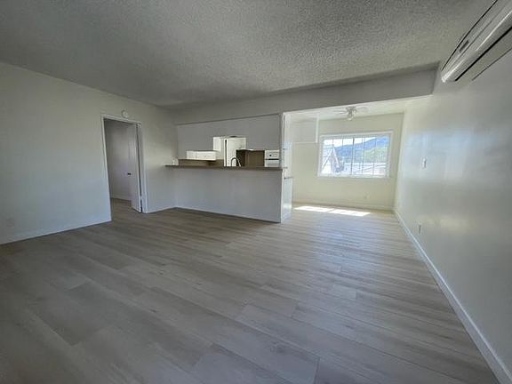 3rd image of 2540 Manhattan Ave #2540