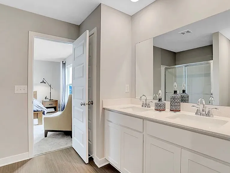 3793 Canterbury Dr — Photo 23