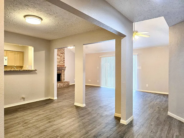 22619 Deville Dr — Photo 3