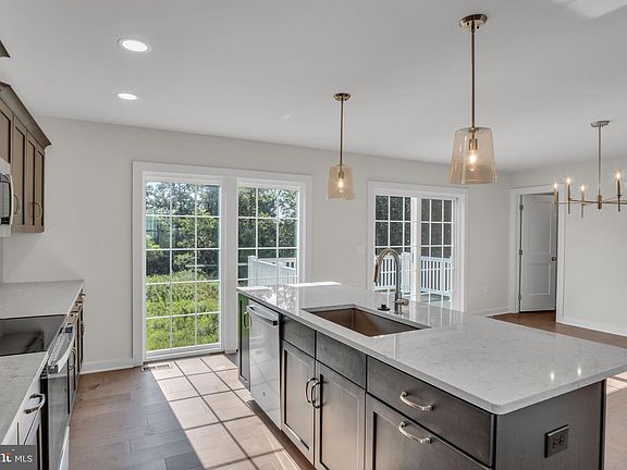 3rd image of 145 Tammy Dr