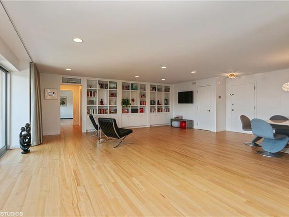 5th image of 121 W 48th St #402/404
