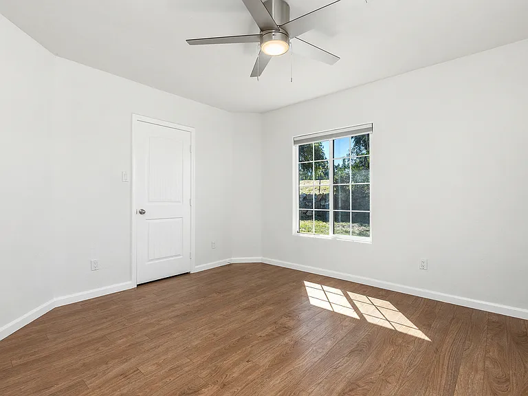 835 Barsby St — Photo 20