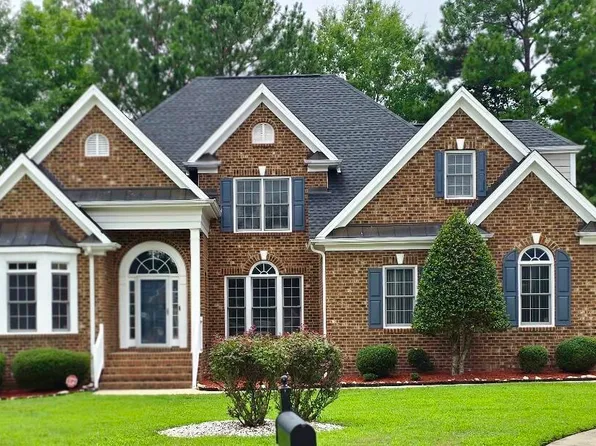 905 Babbling Creek Ln, Fuquay Varina, NC 27526