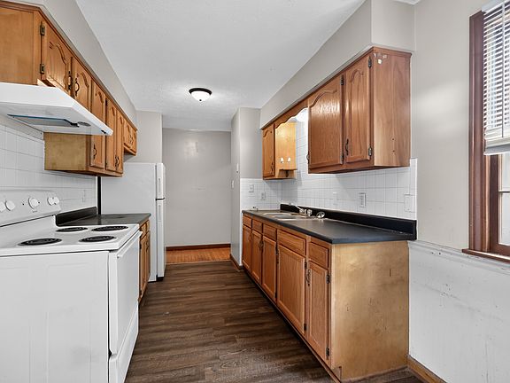 5th image of 3776 N Dearborn St