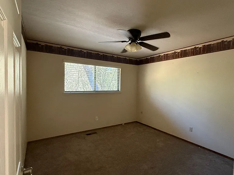 4161 Helen Ln — Photo 9