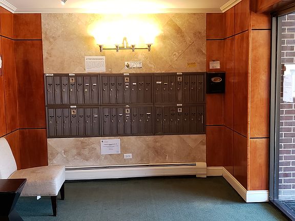 3rd image of 4600 N Cumberland Ave Unit 206