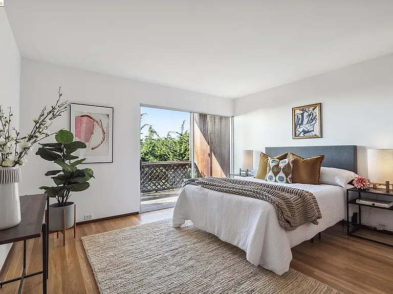 540 Dwight Pl — Photo 37