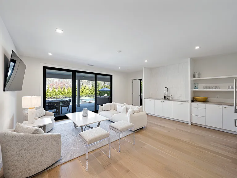 130 Highview Dr — Photo 14