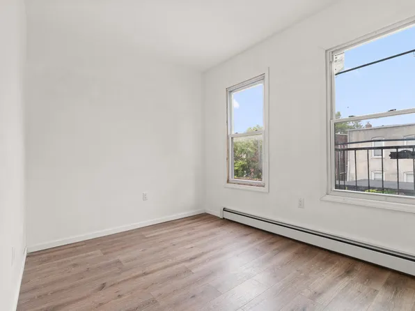 94 Stevens Avenue image 2 of 10