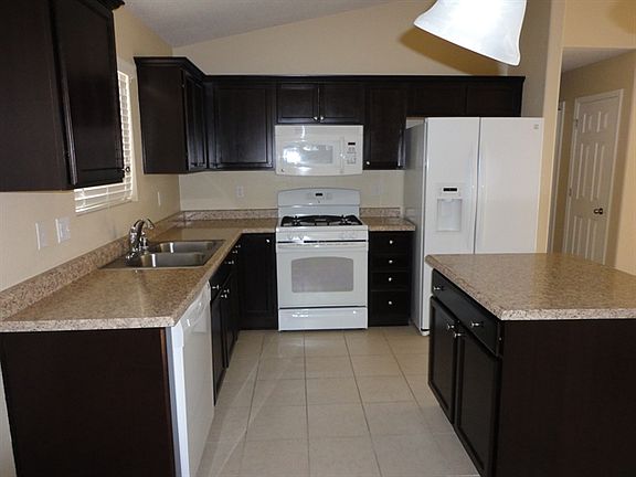 2nd image of 1215 San Luis St