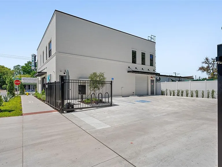 902 E Curtis St #1 — Photo 7