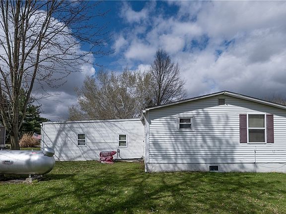 2nd image of 139 E Lake Ct