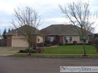 883 McKenzie Crest Dr, Springfield, OR 97477